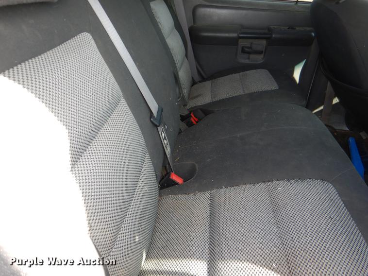 image for item DG1059 2004 Ford Explorer Sport Trac XLS Crew Cab pickup truck