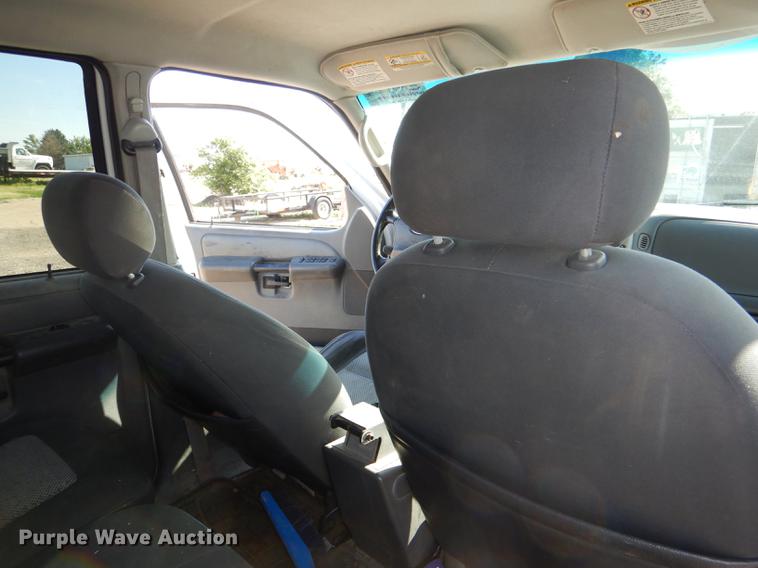 image for item DG1059 2004 Ford Explorer Sport Trac XLS Crew Cab pickup truck