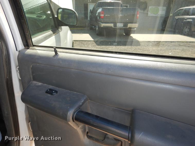 image for item DG1059 2004 Ford Explorer Sport Trac XLS Crew Cab pickup truck