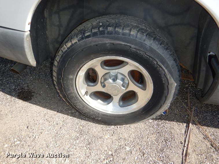 image for item DG1059 2004 Ford Explorer Sport Trac XLS Crew Cab pickup truck