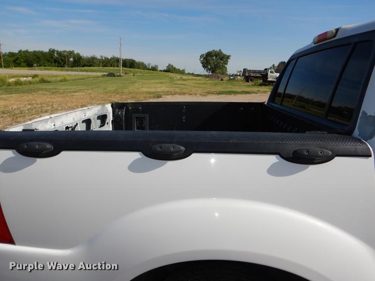 image for item DG1059 2004 Ford Explorer Sport Trac XLS Crew Cab pickup truck