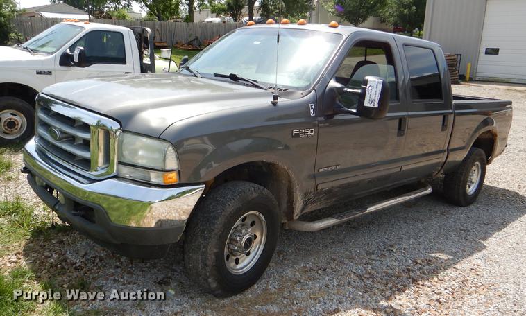 image for item DG1115 2003 Ford F250 Super Duty XLT Crew Cab pickup truck