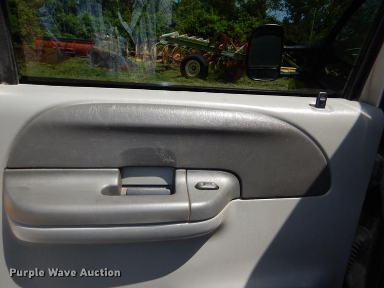 image for item DG1115 2003 Ford F250 Super Duty XLT Crew Cab pickup truck