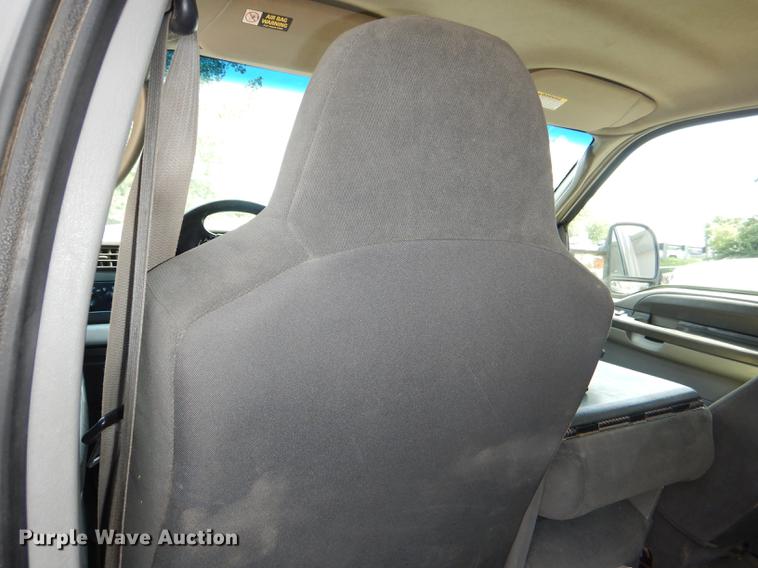 image for item DG1115 2003 Ford F250 Super Duty XLT Crew Cab pickup truck