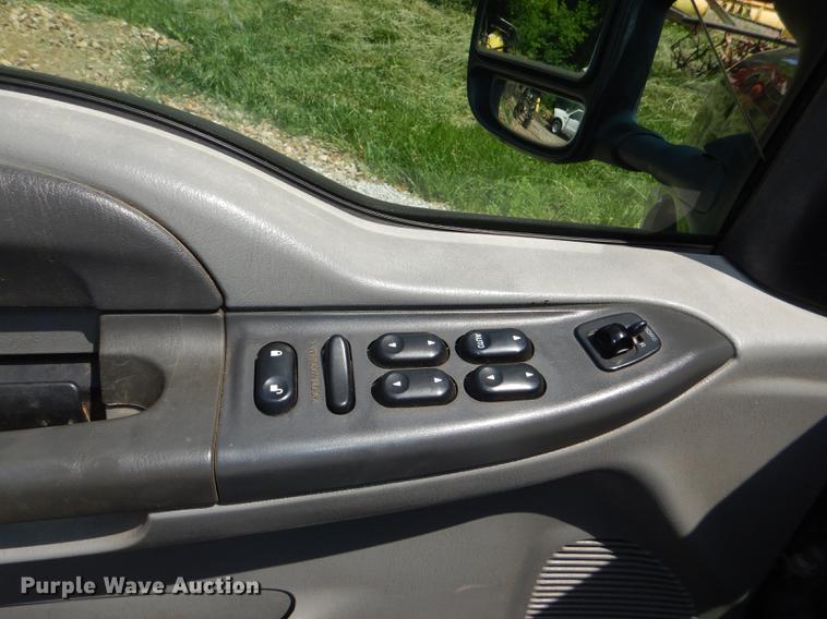 image for item DG1115 2003 Ford F250 Super Duty XLT Crew Cab pickup truck