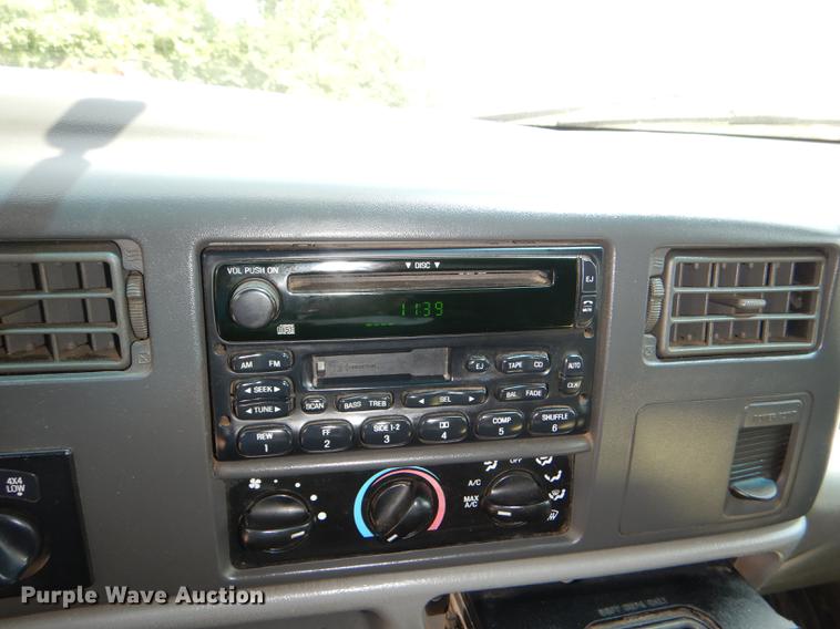 image for item DG1115 2003 Ford F250 Super Duty XLT Crew Cab pickup truck