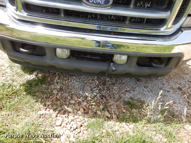 image for item DG1115 2003 Ford F250 Super Duty XLT Crew Cab pickup truck