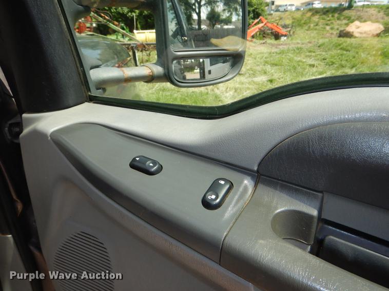 image for item DG1115 2003 Ford F250 Super Duty XLT Crew Cab pickup truck