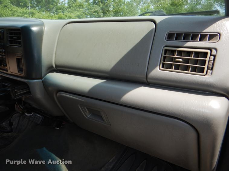 image for item DG1115 2003 Ford F250 Super Duty XLT Crew Cab pickup truck