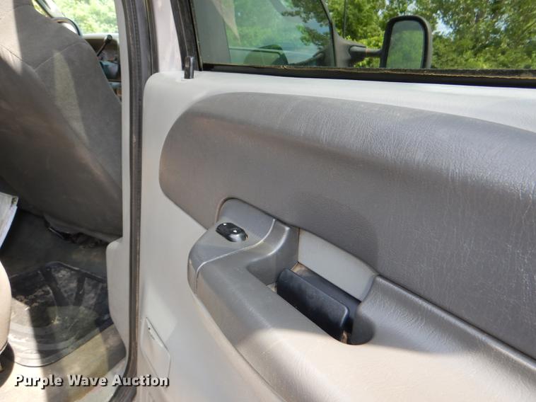 image for item DG1115 2003 Ford F250 Super Duty XLT Crew Cab pickup truck