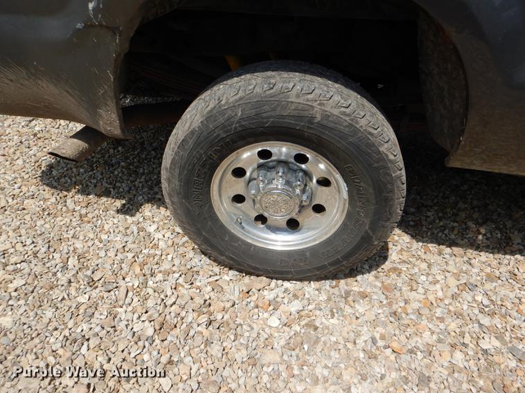 image for item DG1115 2003 Ford F250 Super Duty XLT Crew Cab pickup truck