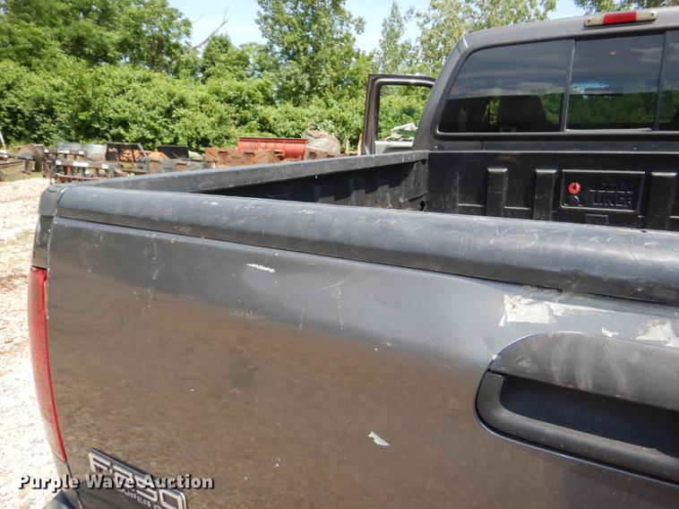 image for item DG1115 2003 Ford F250 Super Duty XLT Crew Cab pickup truck