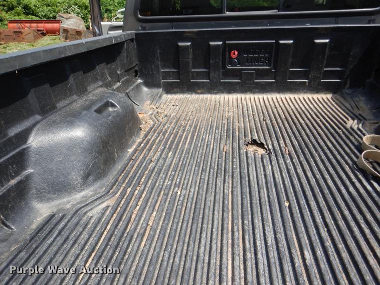 image for item DG1115 2003 Ford F250 Super Duty XLT Crew Cab pickup truck