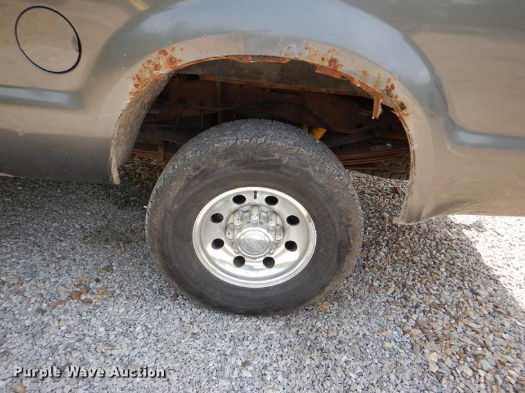 image for item DG1115 2003 Ford F250 Super Duty XLT Crew Cab pickup truck