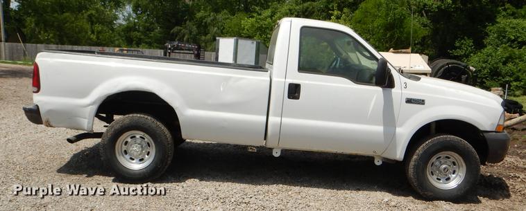 image for item DG1116 2004 Ford F250 Super Duty XL pickup truck