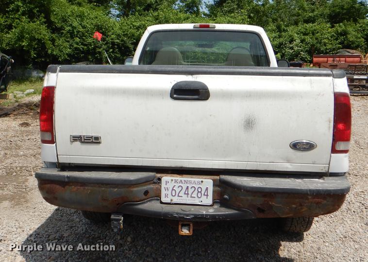 image for item DG1116 2004 Ford F250 Super Duty XL pickup truck