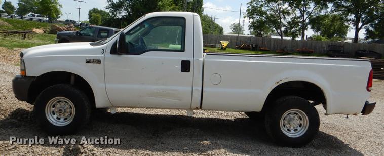 image for item DG1116 2004 Ford F250 Super Duty XL pickup truck
