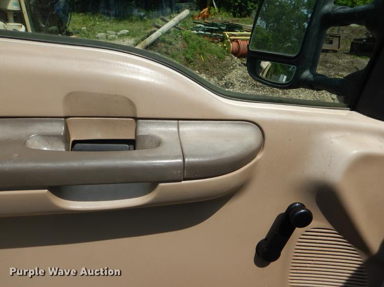image for item DG1116 2004 Ford F250 Super Duty XL pickup truck