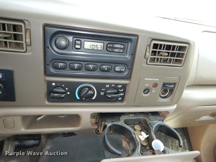 image for item DG1116 2004 Ford F250 Super Duty XL pickup truck