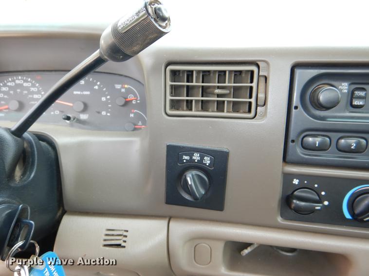 image for item DG1116 2004 Ford F250 Super Duty XL pickup truck