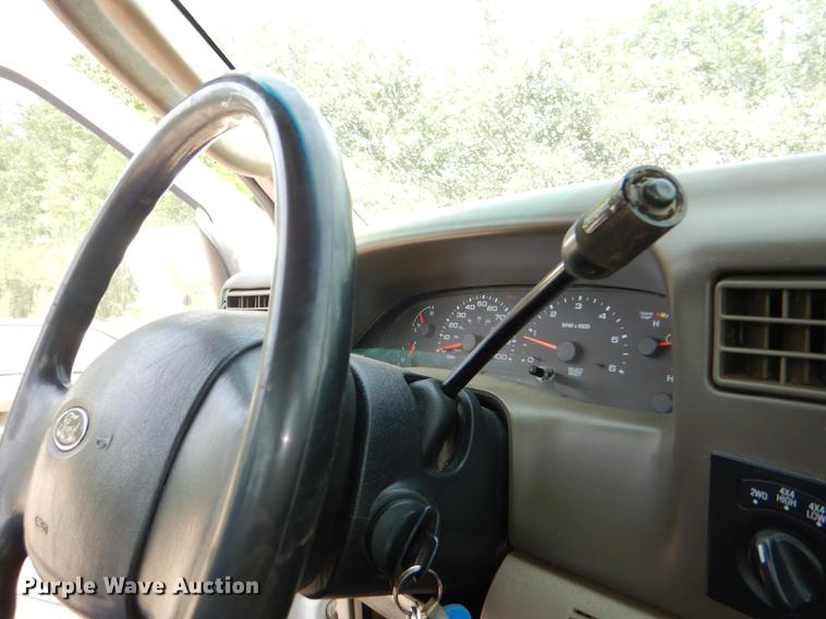 image for item DG1116 2004 Ford F250 Super Duty XL pickup truck