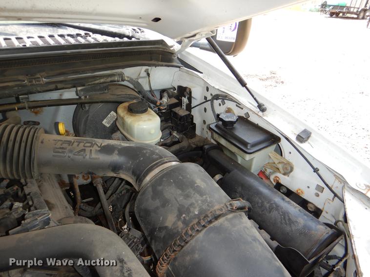 image for item DG1116 2004 Ford F250 Super Duty XL pickup truck