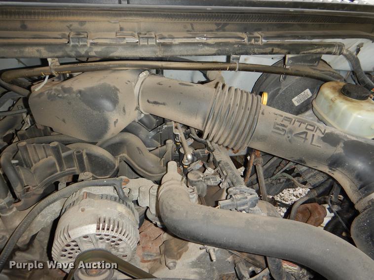 image for item DG1116 2004 Ford F250 Super Duty XL pickup truck