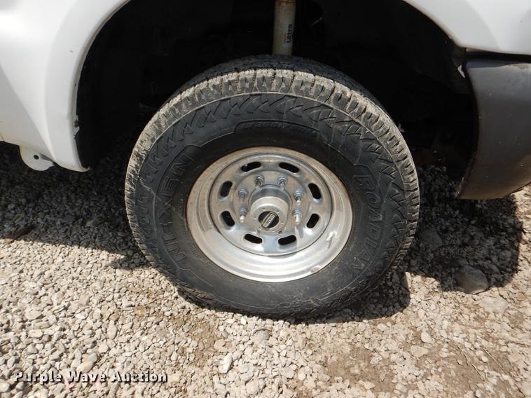 image for item DG1116 2004 Ford F250 Super Duty XL pickup truck