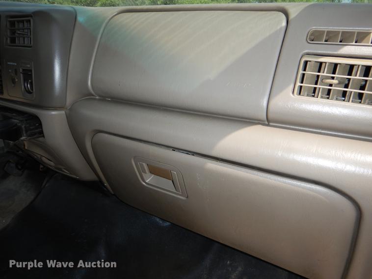 image for item DG1116 2004 Ford F250 Super Duty XL pickup truck