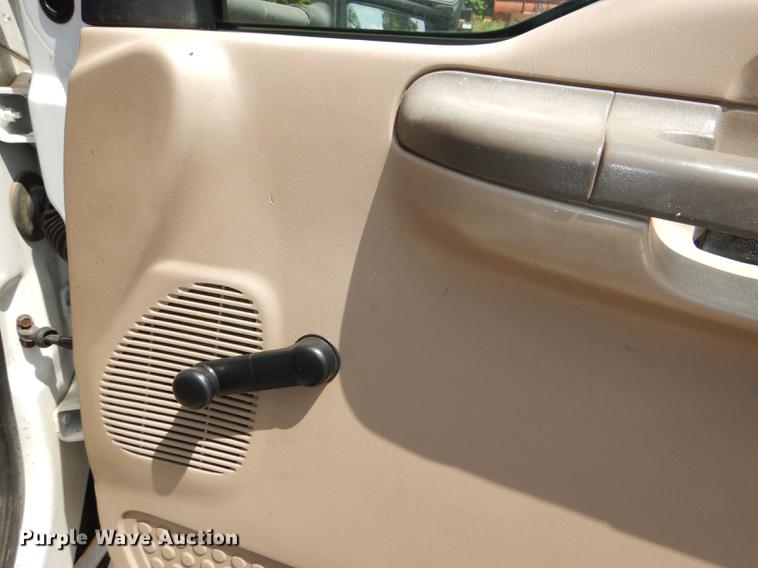 image for item DG1116 2004 Ford F250 Super Duty XL pickup truck