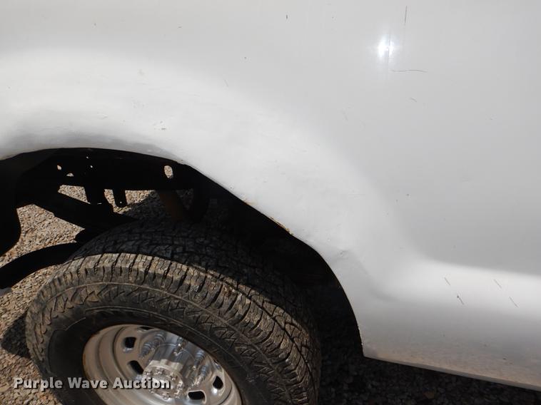image for item DG1116 2004 Ford F250 Super Duty XL pickup truck