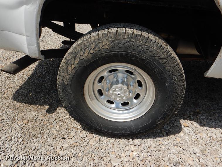 image for item DG1116 2004 Ford F250 Super Duty XL pickup truck