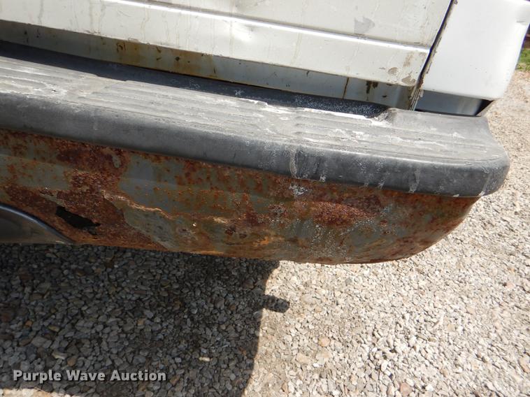 image for item DG1116 2004 Ford F250 Super Duty XL pickup truck