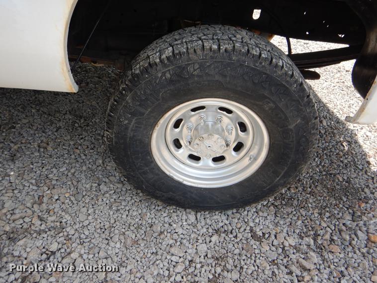 image for item DG1116 2004 Ford F250 Super Duty XL pickup truck