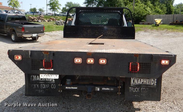 image for item DG1117 2004 Ford F350 Super Duty XL flatbed pickup truck