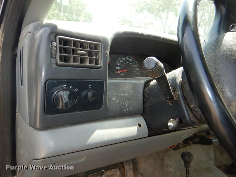 image for item DG1117 2004 Ford F350 Super Duty XL flatbed pickup truck