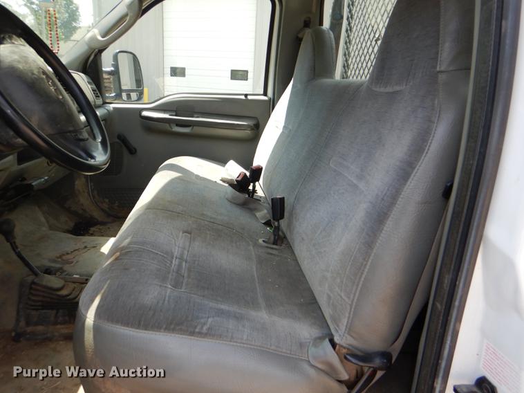 image for item DG1117 2004 Ford F350 Super Duty XL flatbed pickup truck