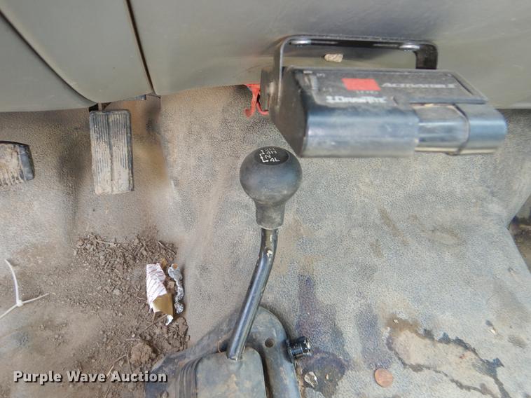 image for item DG1117 2004 Ford F350 Super Duty XL flatbed pickup truck