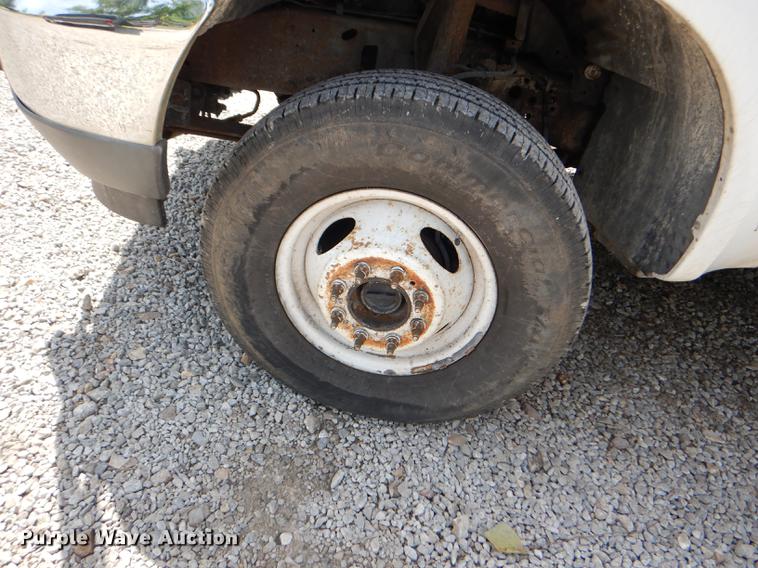 image for item DG1117 2004 Ford F350 Super Duty XL flatbed pickup truck