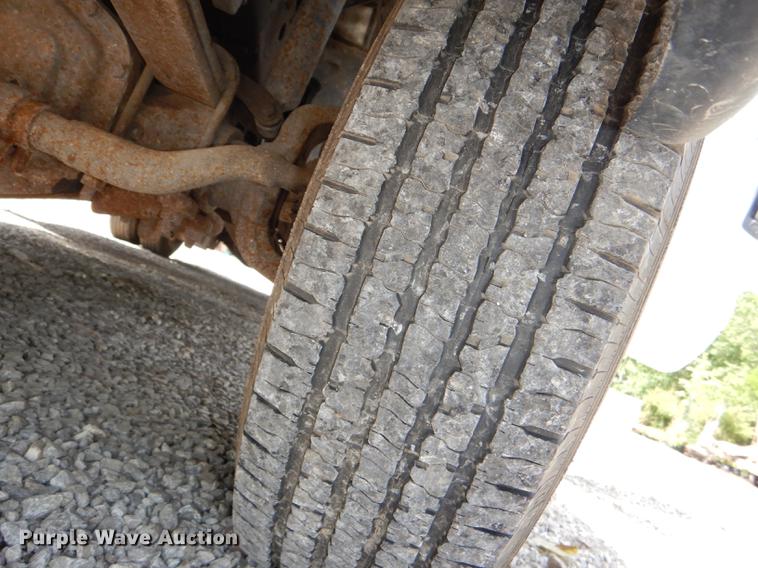 image for item DG1117 2004 Ford F350 Super Duty XL flatbed pickup truck