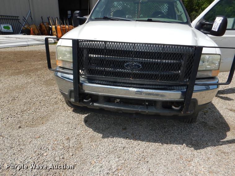 image for item DG1117 2004 Ford F350 Super Duty XL flatbed pickup truck