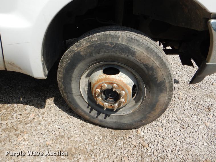 image for item DG1117 2004 Ford F350 Super Duty XL flatbed pickup truck