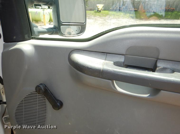 image for item DG1117 2004 Ford F350 Super Duty XL flatbed pickup truck