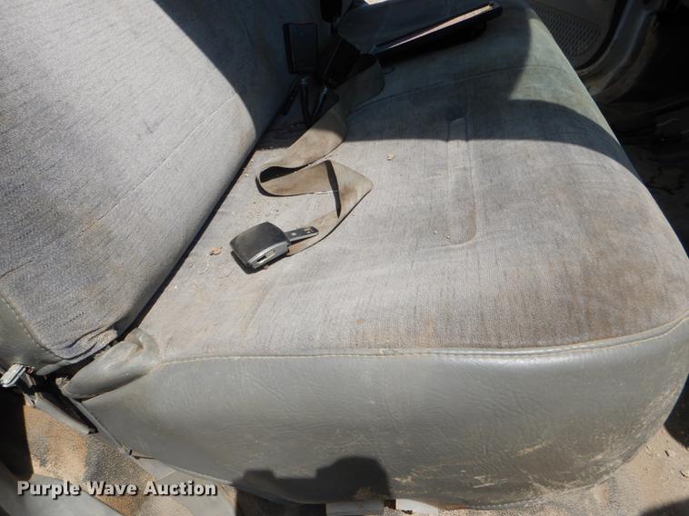 image for item DG1117 2004 Ford F350 Super Duty XL flatbed pickup truck