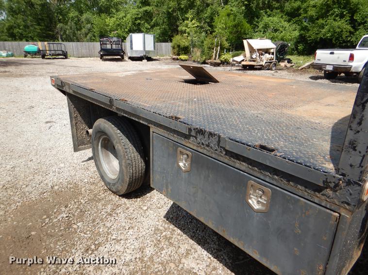 image for item DG1117 2004 Ford F350 Super Duty XL flatbed pickup truck