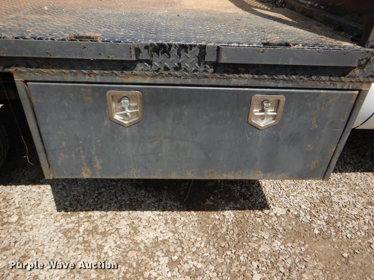 image for item DG1117 2004 Ford F350 Super Duty XL flatbed pickup truck