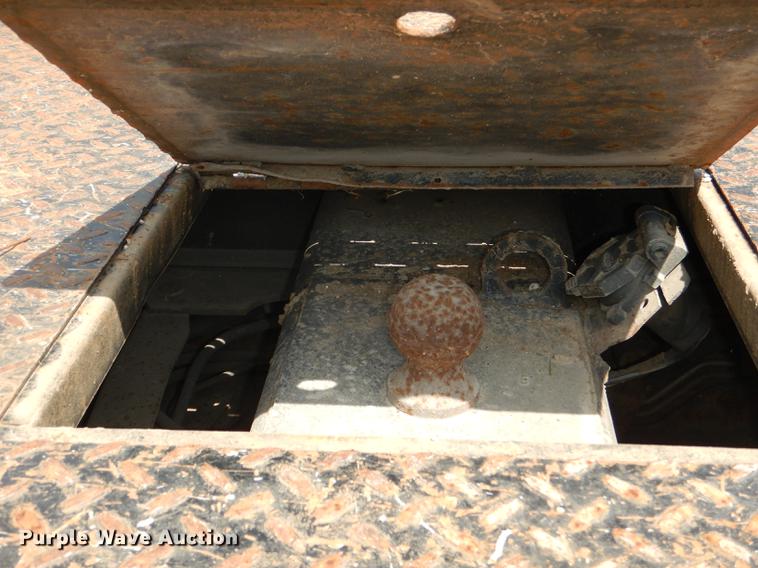 image for item DG1117 2004 Ford F350 Super Duty XL flatbed pickup truck