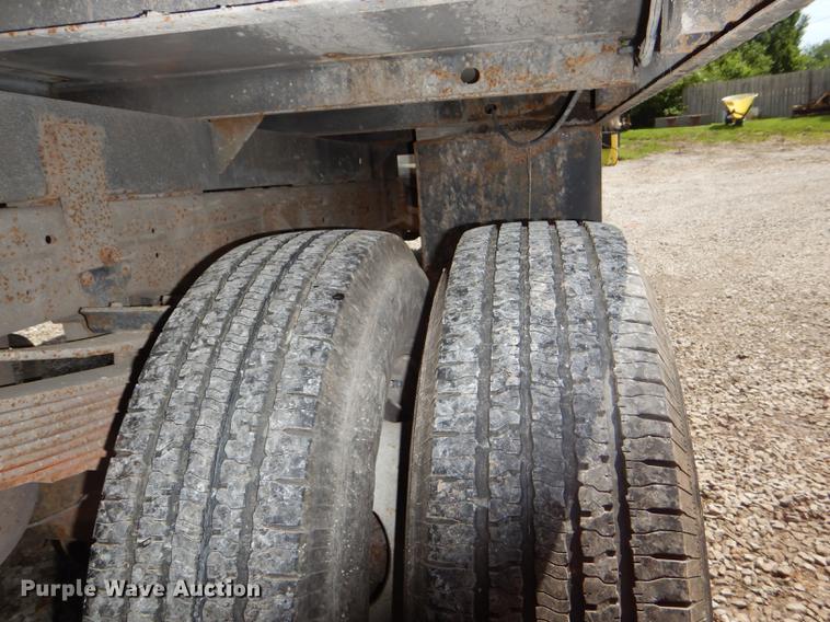 image for item DG1117 2004 Ford F350 Super Duty XL flatbed pickup truck