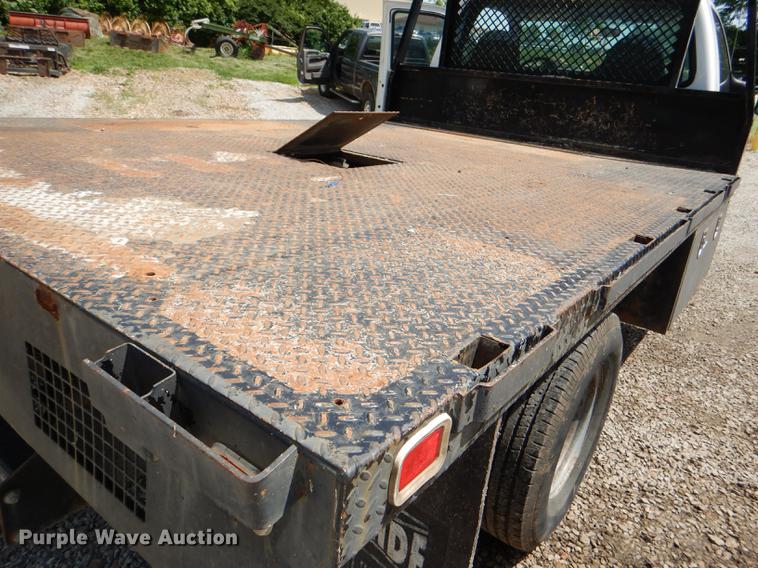 image for item DG1117 2004 Ford F350 Super Duty XL flatbed pickup truck