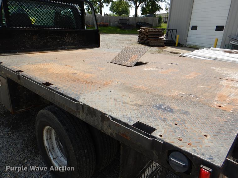 image for item DG1117 2004 Ford F350 Super Duty XL flatbed pickup truck